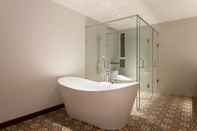 In-room Bathroom Cochin Sang Hotel