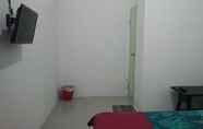 Kamar Tidur 5 Economic Room with AC near Pondok Gede Plaza (RR1)