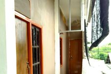 Bên ngoài Economic Room with AC near Pondok Gede Plaza (RR1)