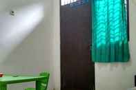 ห้องนอน Low-cost Room near TMII (RR2)