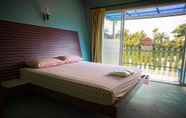 Bedroom 2 Ban Ruen Mai Ngam Resort