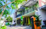 ภายนอกอาคาร 3 OYO 90868 Ikhwan Guest House Syariah