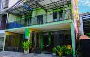 ภายนอกอาคาร 6 OYO 90868 Ikhwan Guest House Syariah