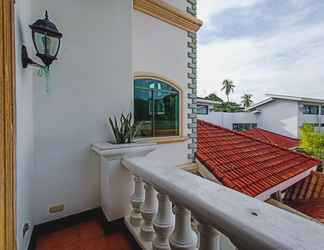 Exterior 2 RedDoorz Plus @ Gracey Dive Resort Dumaguete