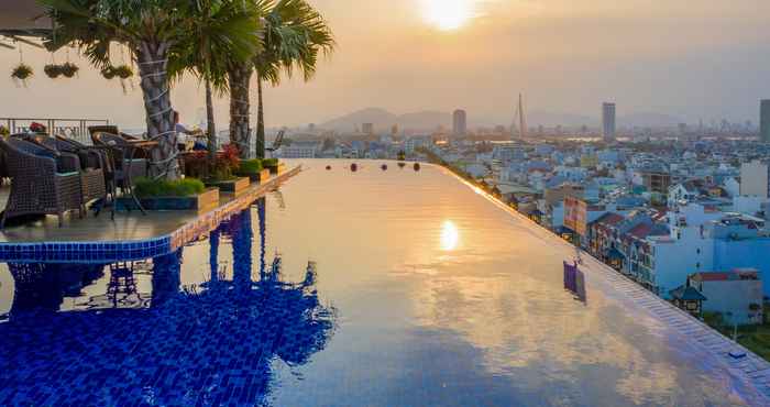 Kolam Renang Sea Queen Hotel