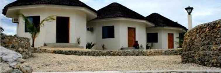 Bangunan John Lhea Beach Cottages