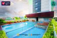 Swimming Pool Ayola First Point Hotel Pekanbaru