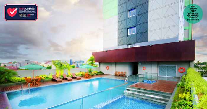 Kolam Renang Ayola First Point Hotel Pekanbaru