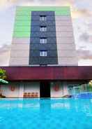 SWIMMING_POOL Ayola First Point Hotel Pekanbaru