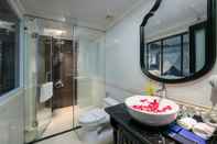 In-room Bathroom Grande Collection Hotel & Spa