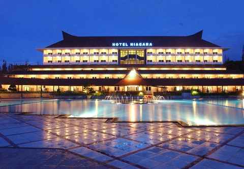 Bên ngoài Niagara Hotel Lake Toba & Resorts