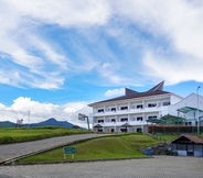 Exterior 5 Niagara Hotel Lake Toba & Resorts