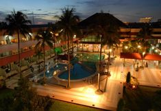 Swimming Pool 2 Hotel Kapuas Palace
