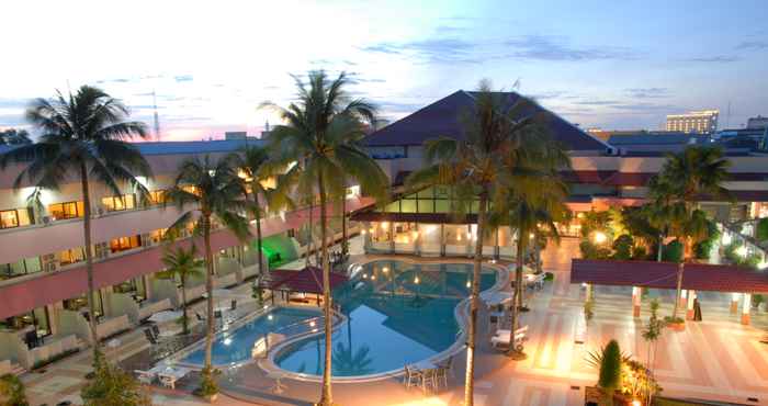 Kolam Renang Hotel Kapuas Palace