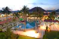 Swimming Pool Hotel Kapuas Palace