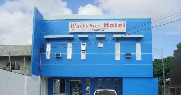 Exterior Wallabies Hotel