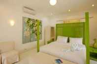 Bedroom Keereeta Lagoon Hotel