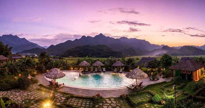 สระว่ายน้ำ Mai Chau Ecolodge