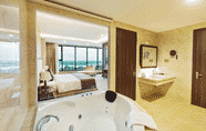 Phòng tắm bên trong 6 Muong Thanh Luxury Can Tho Hotel