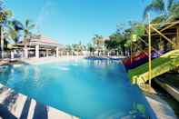 สระว่ายน้ำ BL Resort and Hotel
