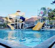 สระว่ายน้ำ 3 BL Resort and Hotel