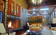 Lobby 3 Mountain Lodge and Restaurant