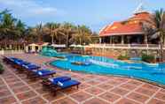 Kolam Renang 3 Golden Coast Resort and Spa