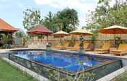 Kolam Renang 6 Dream Beach Cottages