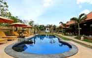 Kolam Renang 2 Dream Beach Cottages