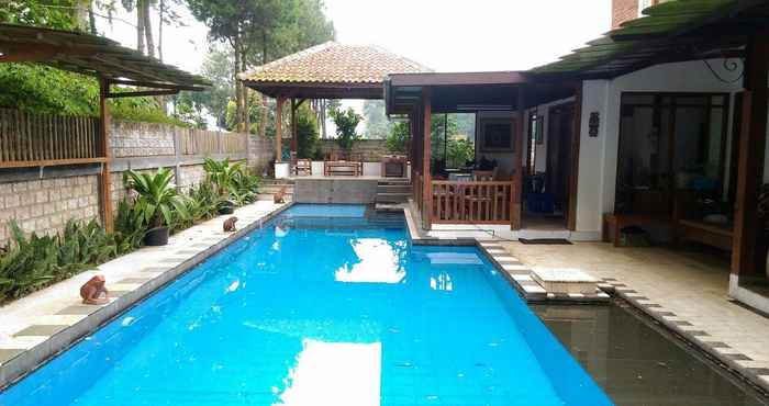 Swimming Pool Rumah Sora Resort & Villa