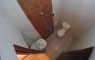 Toilet Kamar 7 La Fasa Syariah Hotel
