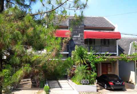 Exterior A Place Amongst Green Pines at Bandung Cipaku Hill