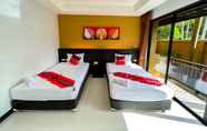 Kamar Tidur 4 Naiyang Beach Hotel