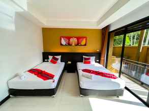 Kamar Tidur 4 Naiyang Beach Hotel
