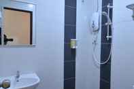 Toilet Kamar AST Hotel