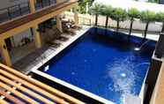 สระว่ายน้ำ 7 Keeree Ele Hotel