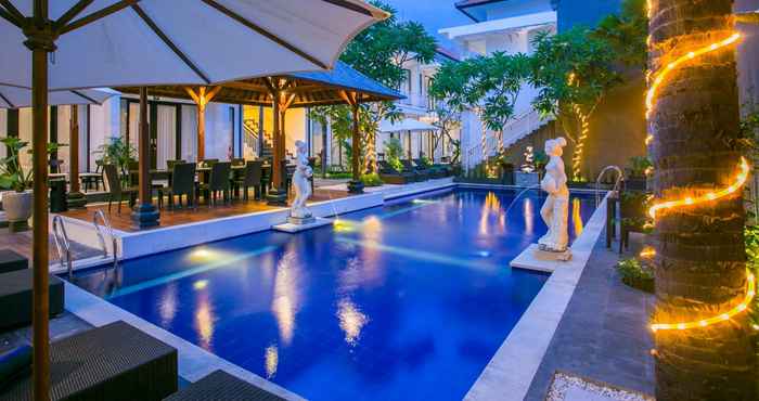 Kolam Renang The Diana Suite Hotel