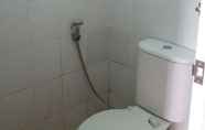 Toilet Kamar 4 Studio Room at Suites Metro Bandung by Arie ( A119) 