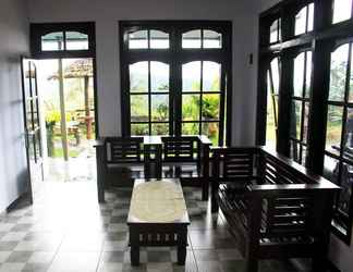 Lobi 2 Randu Agung Maulida's Guest House