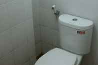 Toilet Kamar Simple Room at Suites Metro Bandung by Arie (E106)