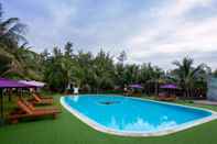 Kolam Renang Saint Mary Resort