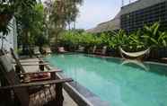 Kolam Renang 4 Bamboo Homestay