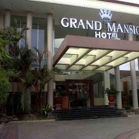 Exterior / Building 1 Grand Mansion, Blitar Hotels