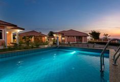 Swimming Pool 7 Pak Raja Villas
