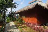 Bangunan By The Sea Resort