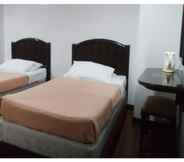 Kamar Tidur 2 Pines View Hotel