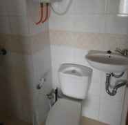 Toilet Kamar 5 Studio Room Tipe 33 at Jardin Apartment Bandung by Urbano (A21-27)