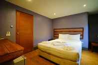 Kamar Tidur Apple Beachfront Resort