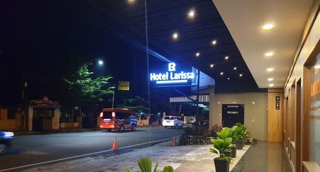 外観 2 Hotel Larissa Ciamis