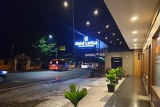 外観 Hotel Larissa Ciamis